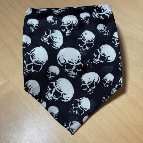 Treasure Island Vegas Skull Necktie - Picture 1 of 5